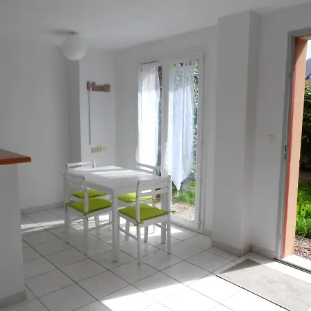 3 Pieces A Dives-sur-mer, Jardin Prive, Proche Port Guillaume, Piscine, Animaux Acceptes Apartment Dives-sur-Mer