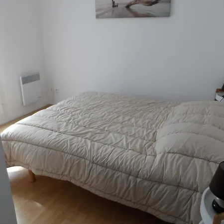 3 Pieces A Dives-sur-mer, Jardin Prive, Proche Port Guillaume, Piscine, Animaux Acceptes Apartment