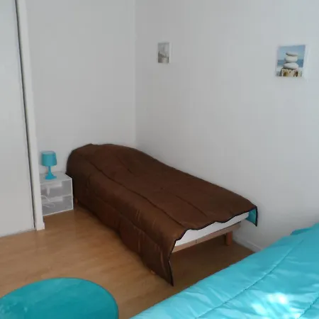 3 Pieces A Dives-sur-mer, Jardin Prive, Proche Port Guillaume, Piscine, Animaux Acceptes Apartment *